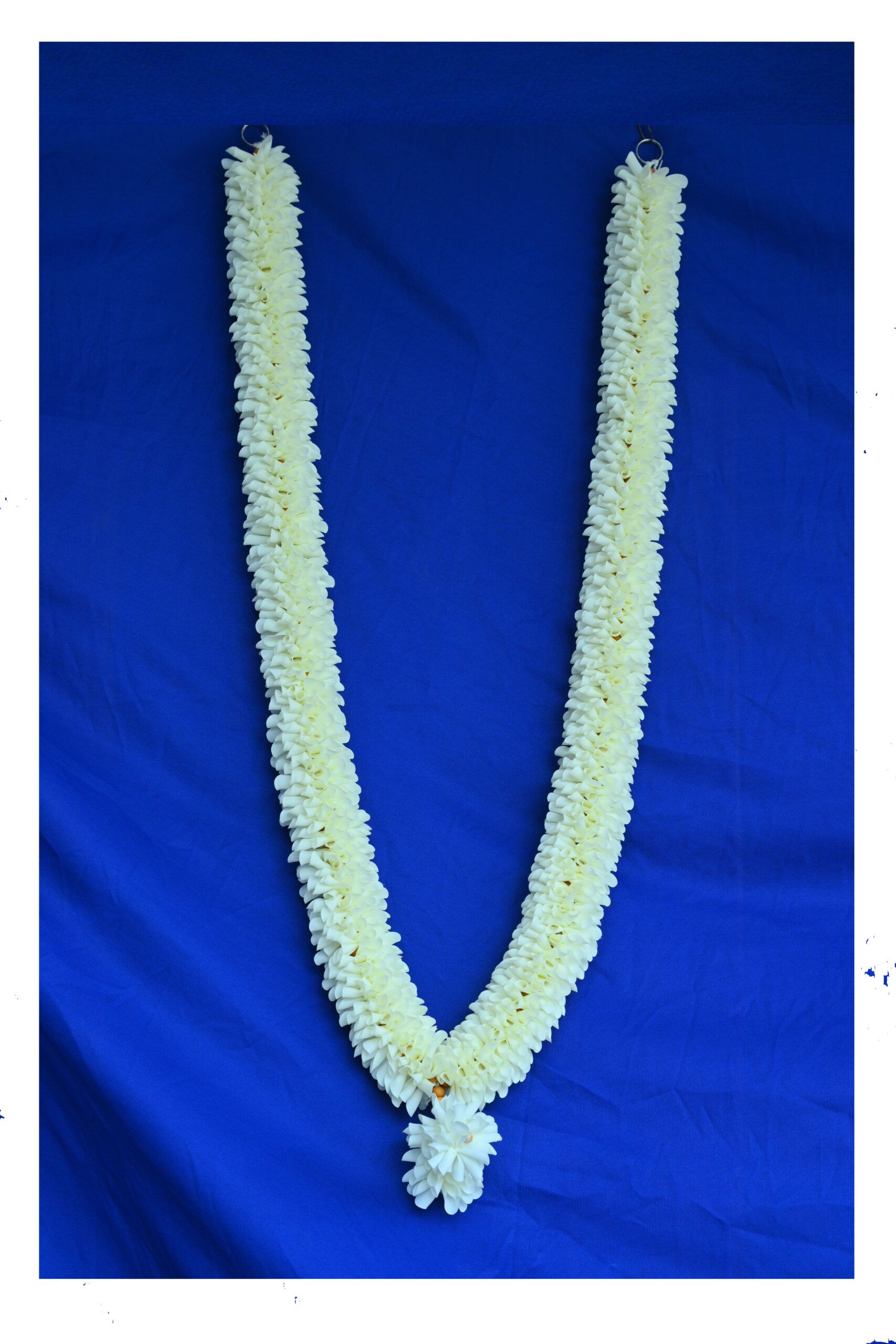 C nuw White garlandwith Middle jawla Garland, Mala for Photos,Artificial Mala for Photo,Garland for God Photo Frame Decoration Flowers,Handmad with Wooden Beads (White)